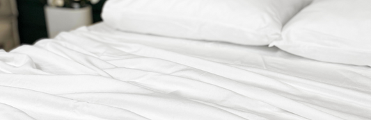 Refresh Your Whites: Tips para mantener tu ropa de cama y toallas blancas.
