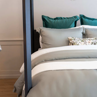 Detalle de la tela Lyocell en duvet cover, fibra natural con brillo sutil y tacto sedoso