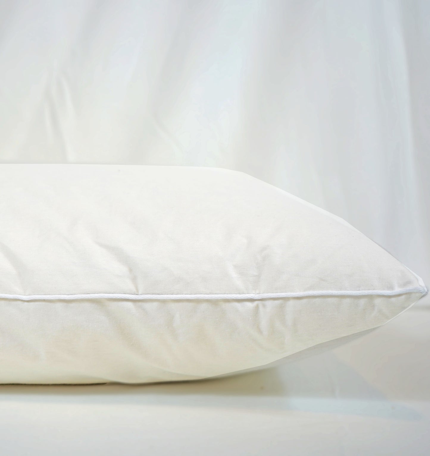 Almohada Medium Density Duck Feather Bedding & Co